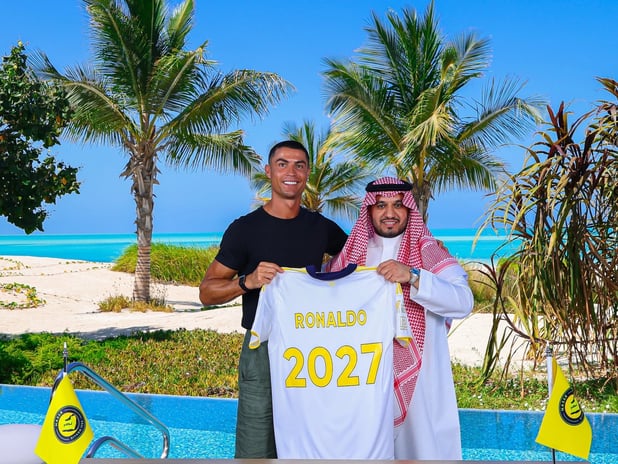 "Hikaye kaldığı yerden devam ediyor": 40 yaşındaki Cristiano Ronaldo, Al Nassr ile sözleşmesini uzattı