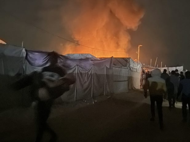 İşgalci İsrail bir kez daha ateşkesi ihlal ederek Gazze’yi bombaladı