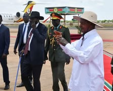 Güney Sudan ve Uganda orduları sınırda çatıştı