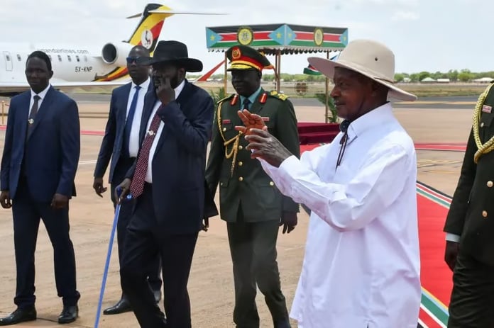 Güney Sudan ve Uganda orduları sınırda çatıştı