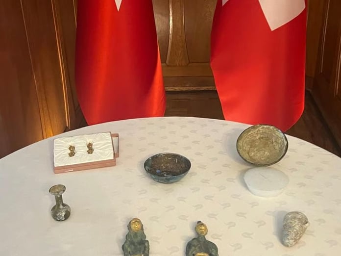 İsviçre 7 tarihi eseri Türkiye'ye iade etti
