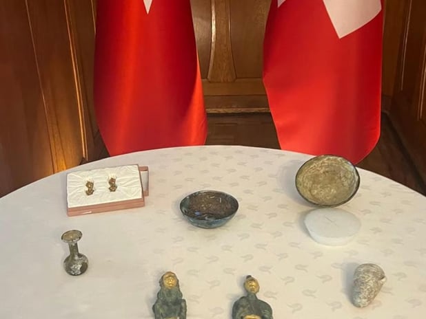 İsviçre 7 tarihi eseri Türkiye'ye iade etti