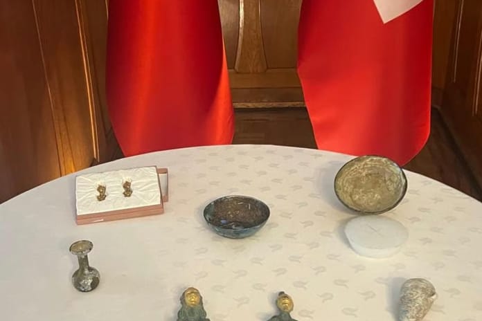 İsviçre 7 tarihi eseri Türkiye'ye iade etti
