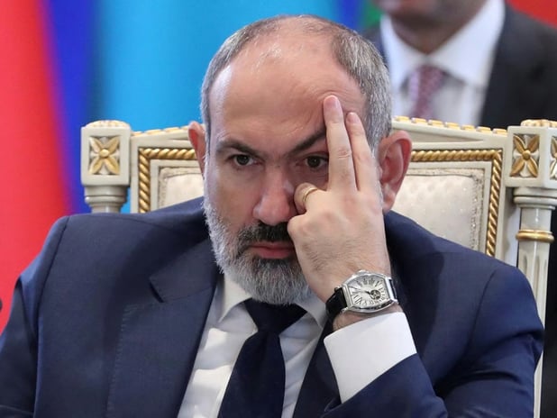 Ermenistan'da Başpsikopos darbe girişimiyle suçlanıyor