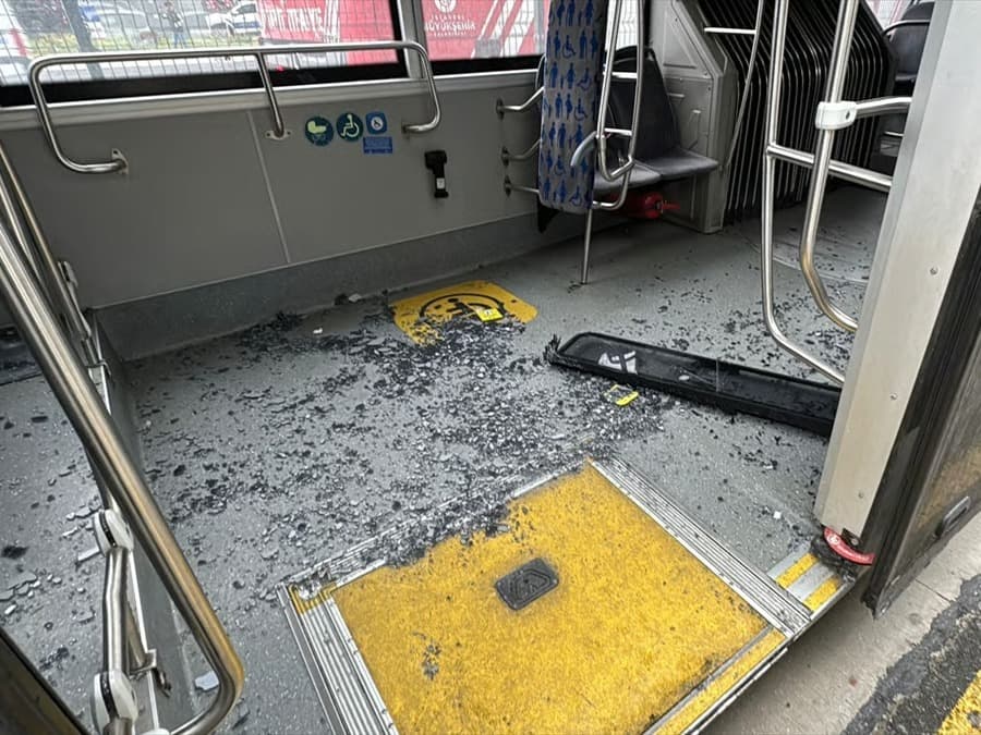 Metrobüs kazasının araç içi görüntüleri ortaya çıktı