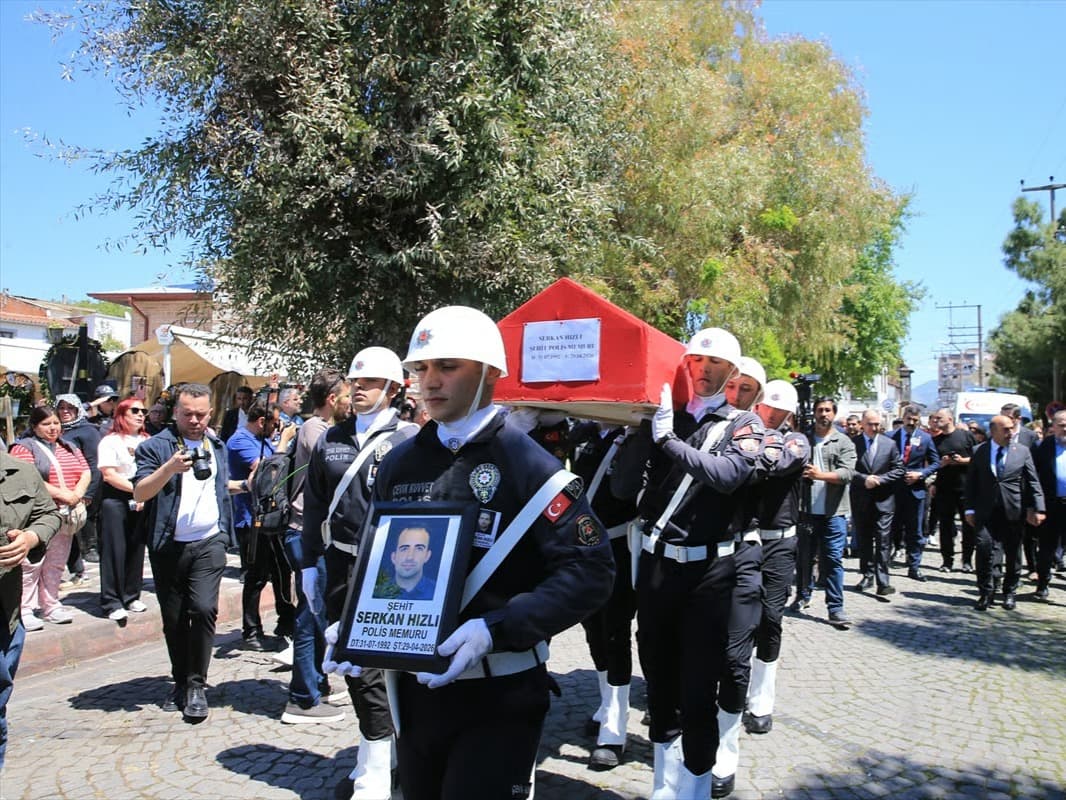 Şehit polis Serkan Hızlı son yolculuğuna uğurlandı