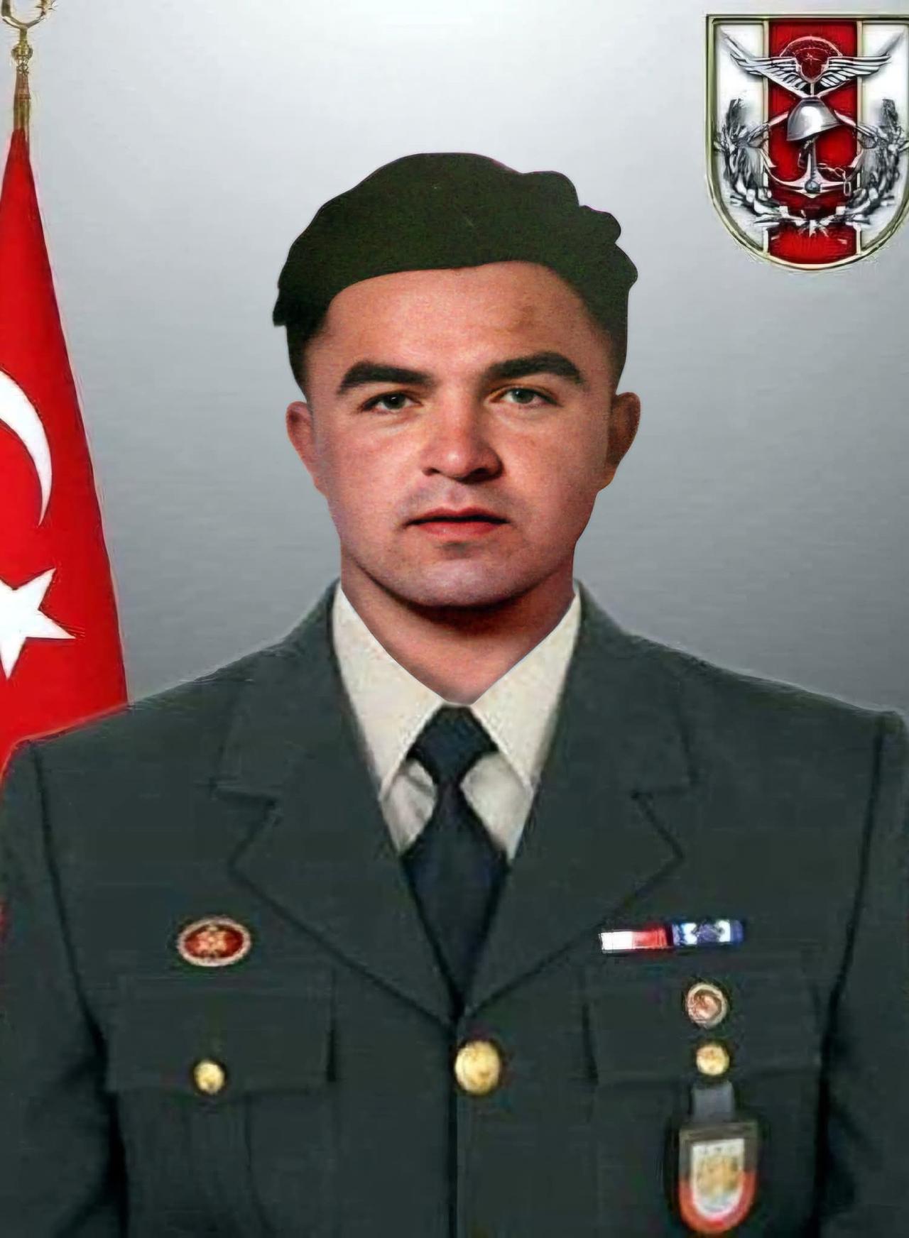 Şehitlerimizin baba evine Türk Bayrağı asıldı