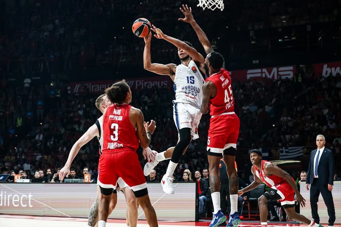 Anadolu Efes, Olympiakos deplasmanından galip çıktı