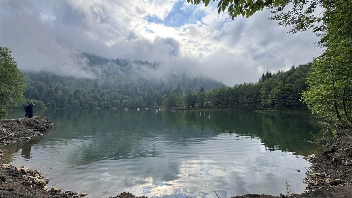 Borçka Karagöl Tabiat Parkı'na ziyaretçi akını