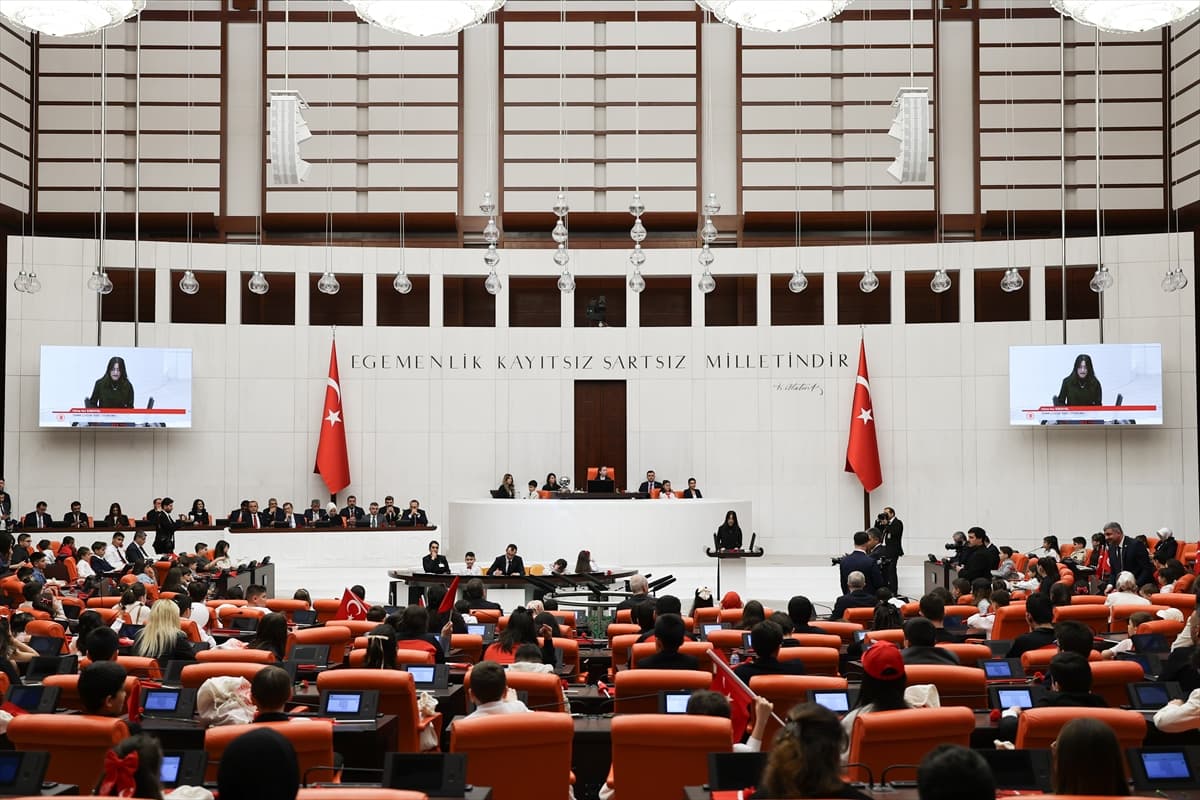 Gazi Meclis’te çocukların günü: "Savaş, korku ve gözyaşı istemiyoruz"