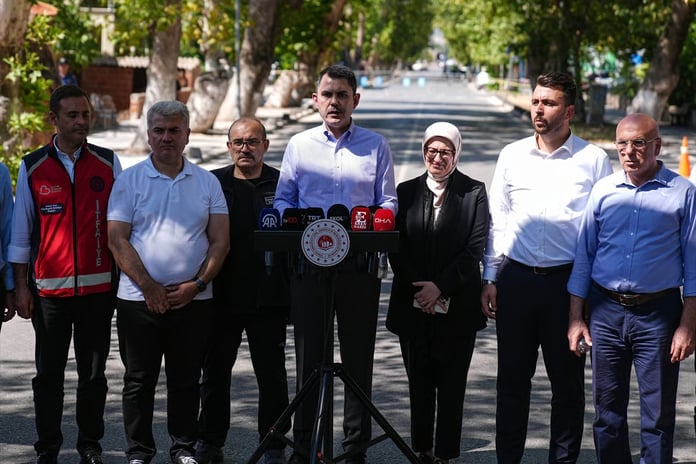 Balıkesir'de deprem bilançosunu açıkladı: 100 TOKİ konut müjdesi verdi