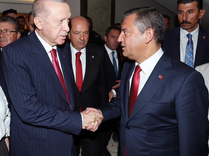 Halkın yüzde 70’i Erdoğan ve Özel’in yeniden görüşmesini istiyor