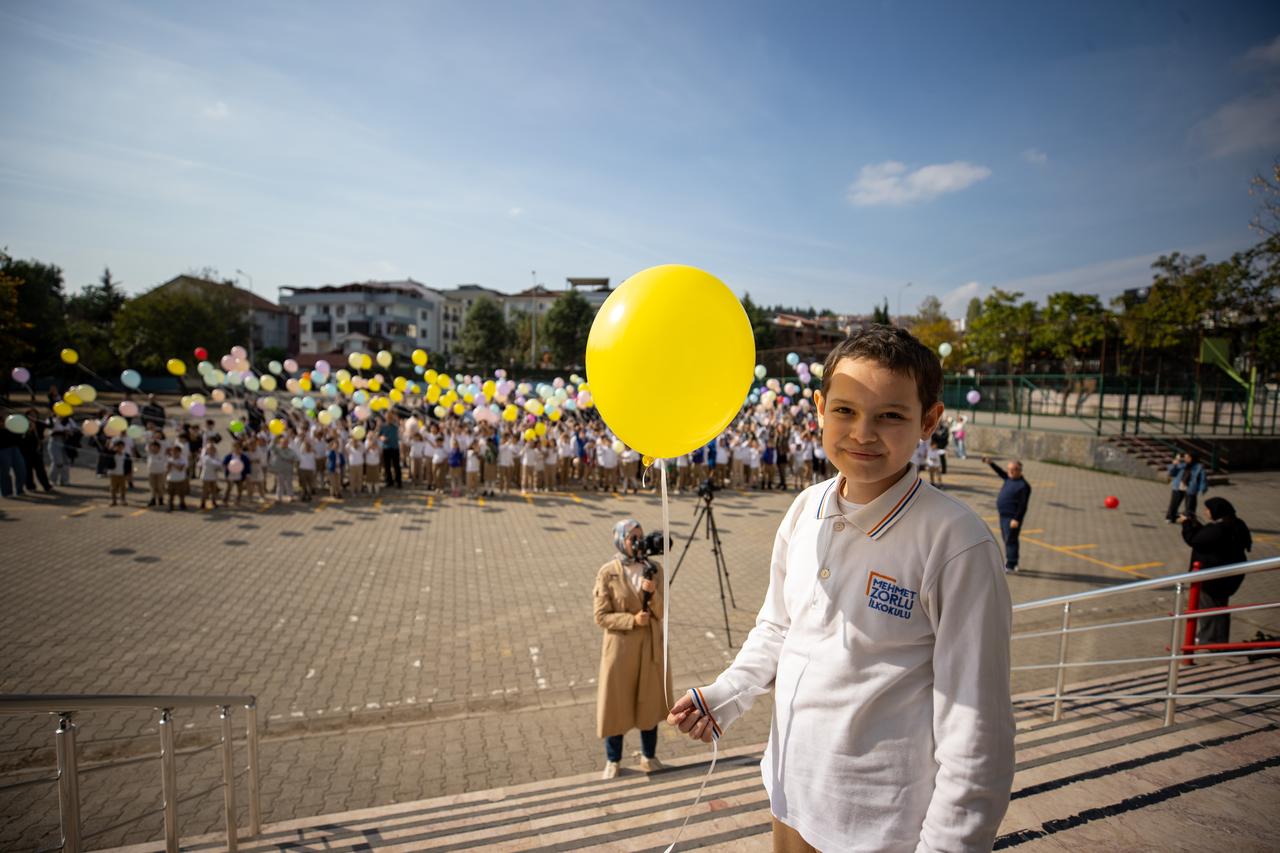 Melike'nin kanseri yenme sevinci gökyüzüne balonlarla uçuruldu