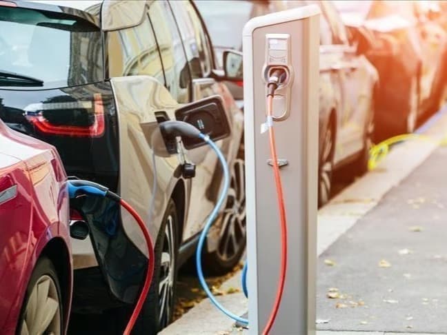Türkiye'de elektrikli otomobil sayısı 332 bin 