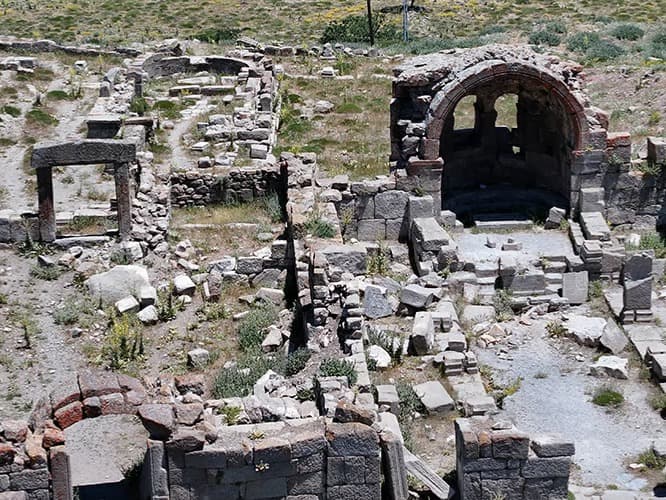 Karaman'daki Binbir Kilise'de 15 yeni dini yapı keşfedildi