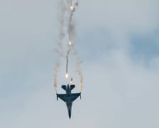 Polonya’da F-16 düştü: Pilot hayatını kaybetti