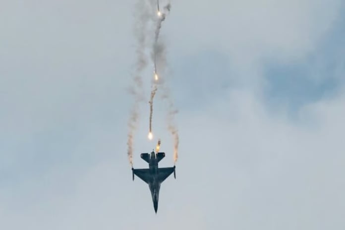 Polonya’da F-16 düştü: Pilot hayatını kaybetti