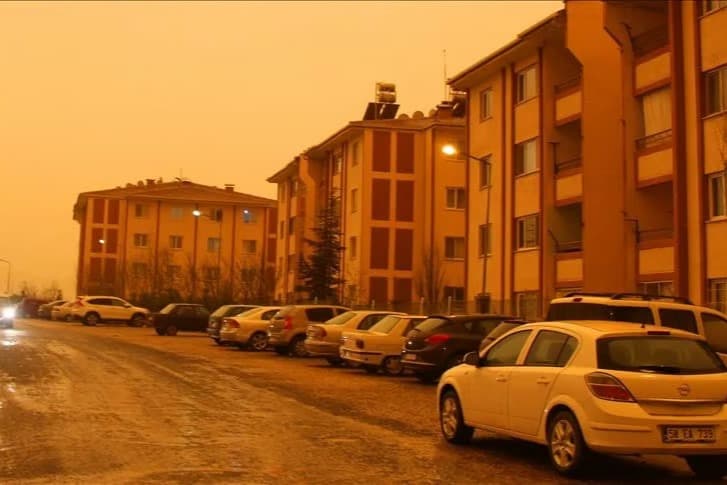 Hava kalitesinde kırmızı seviye: Afrika'nın tozu Türkiye'nin üzerine çöküyor!