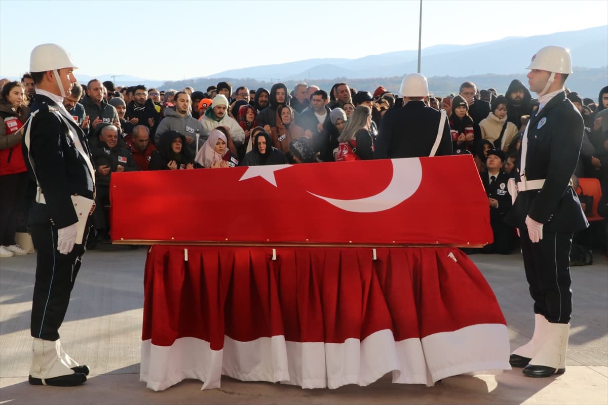 Türkiye şehitlerine ağlıyor: Yalova’da tören düzenlendi 