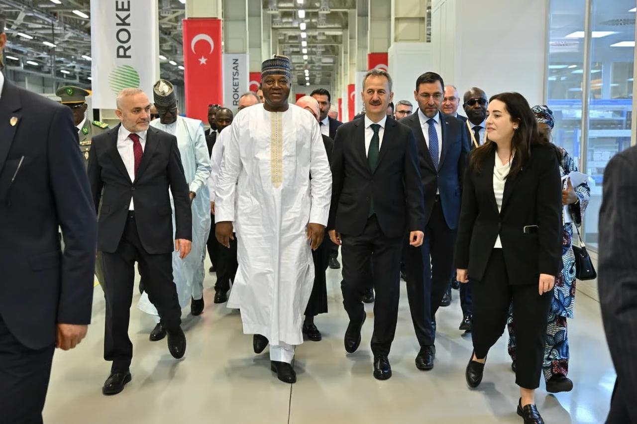 Nijer Cumhuriyeti Cumhurbaşkanı Abdurrahman Tchiani, ROKETSAN tesislerini ziyaret etti