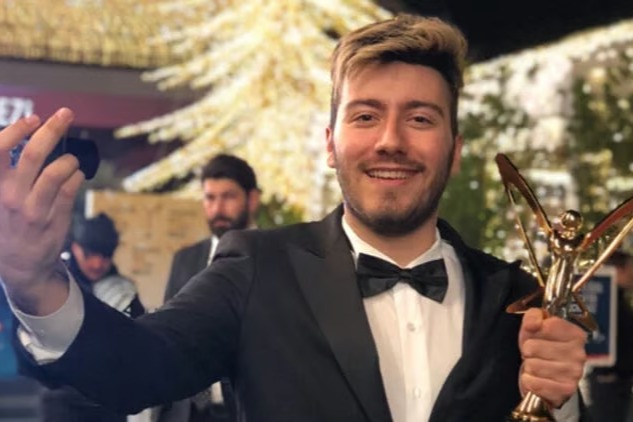 Enes Batur 16 milyonluk YouTube kanalını kapattı