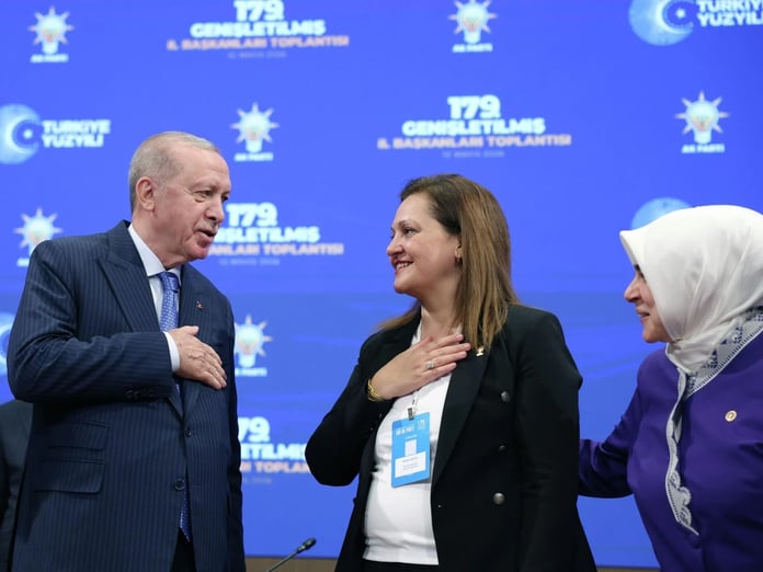 Cumhurbaşkanı Erdoğan'dan AK Parti'ye geçen Burcu Köksal'a tam destek! "Tehditlere aldırış etme"
