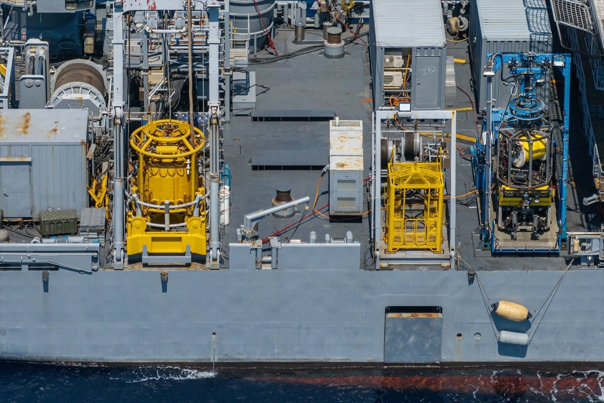 Girne'de batan feribotun arama çalışmaları TCG Alemdar'da görüntülendi