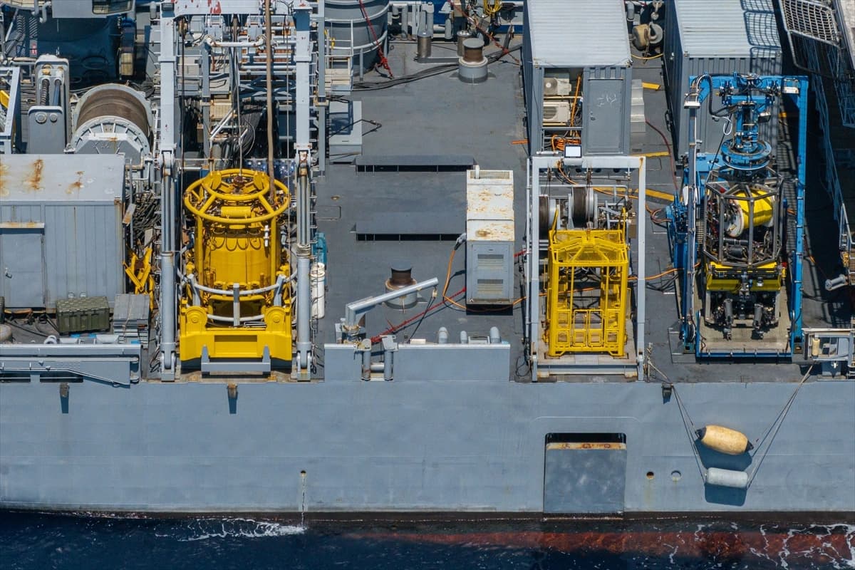 Girne'de batan feribotun arama çalışmaları TCG Alemdar'da görüntülendi