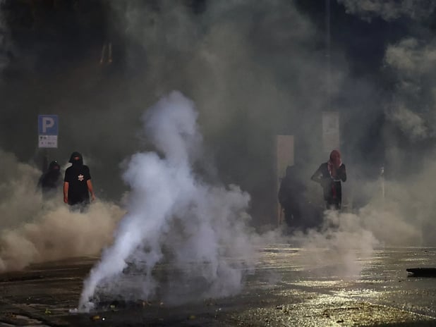 İtalya polisi İsrail-İtalya maçına yürüyen göstericilere müdahale etti
