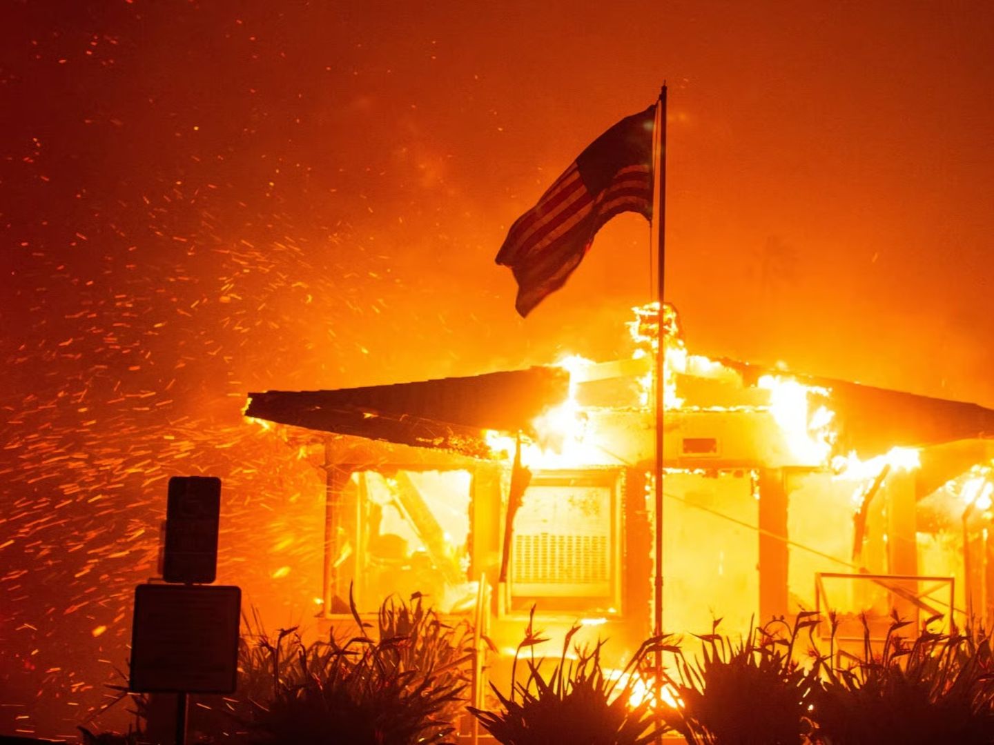 Los Angeles'taki ölümcül yangının sanığı hakim karşısında