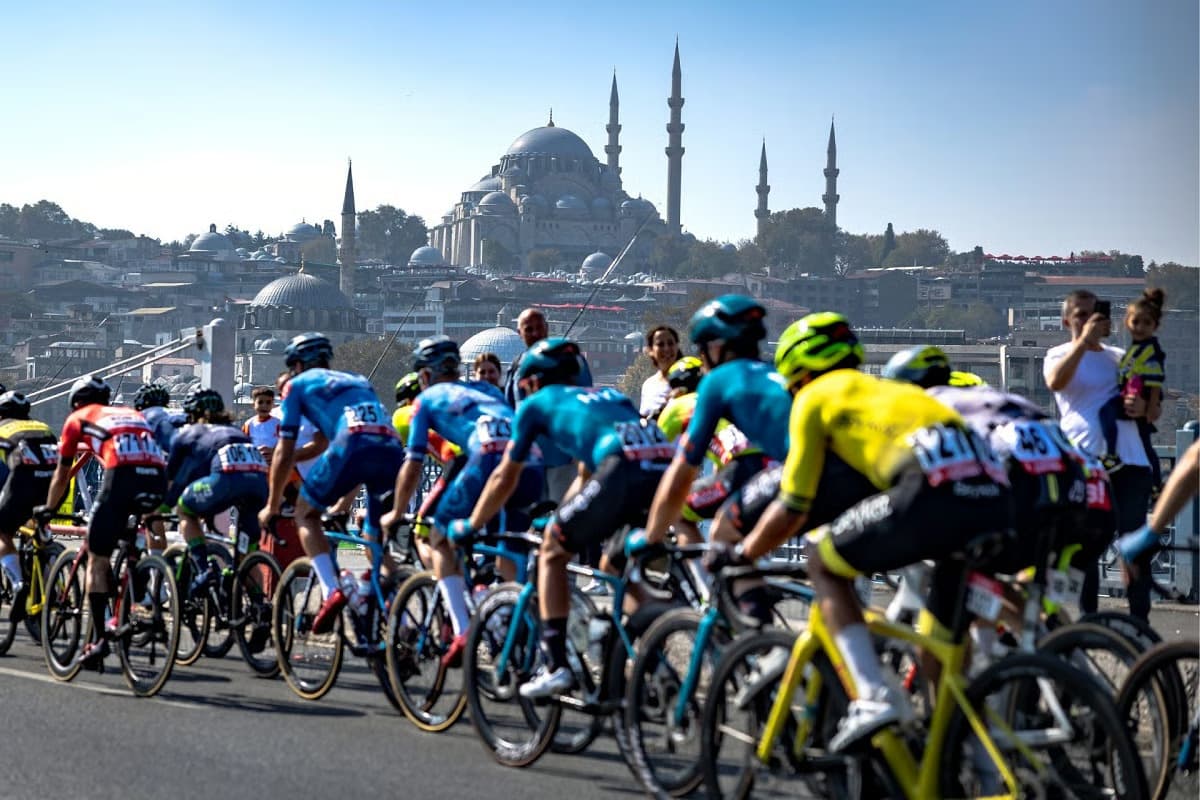Uluslararası İstanbul Bisiklet Turu başladı:Dünya Bisiklet Federasyonu'nun her ülkeye vermediği organizasyonda ilk etap Beykoz'da tamamlandı