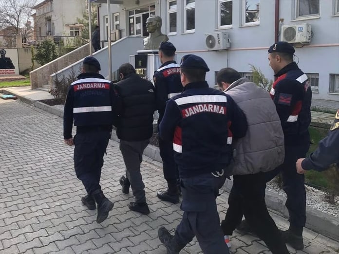 406 ve 222 yıl hapis cezaları vardı: Yüzlerce suç kaydı bulunan 2 firari yakalandı