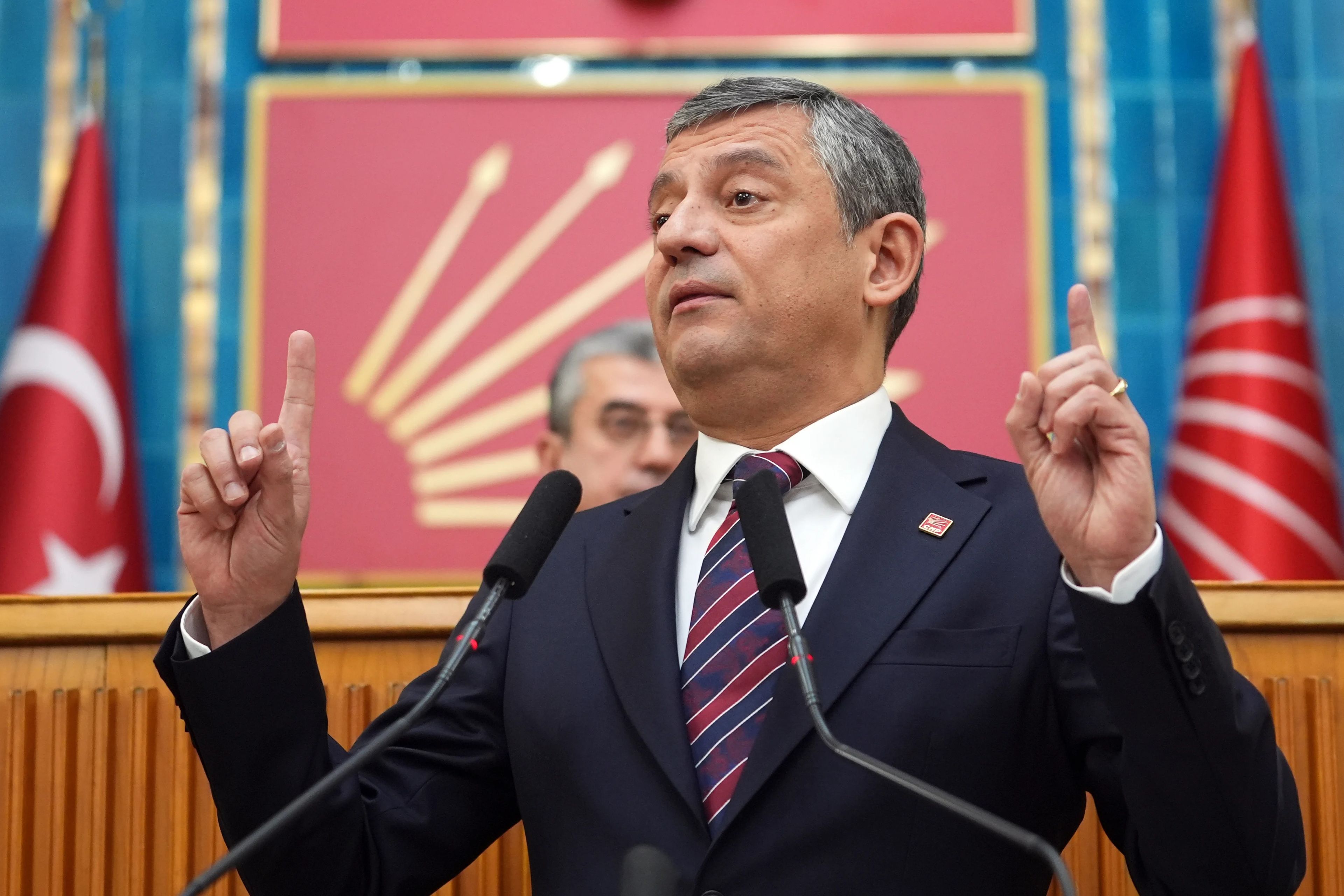 Anketleri gören Özgür Özel'den çağrı: Normalleşmezsek yüzde 50 alamayız 