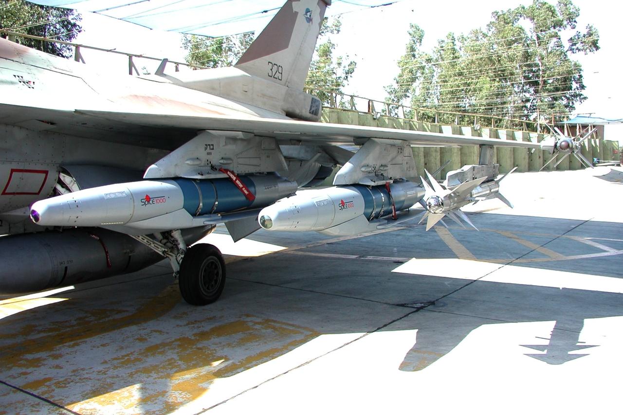 İsrail, F-35 Adir'e 120 kilometre menzilli SPICE 1000 entegre ediyor