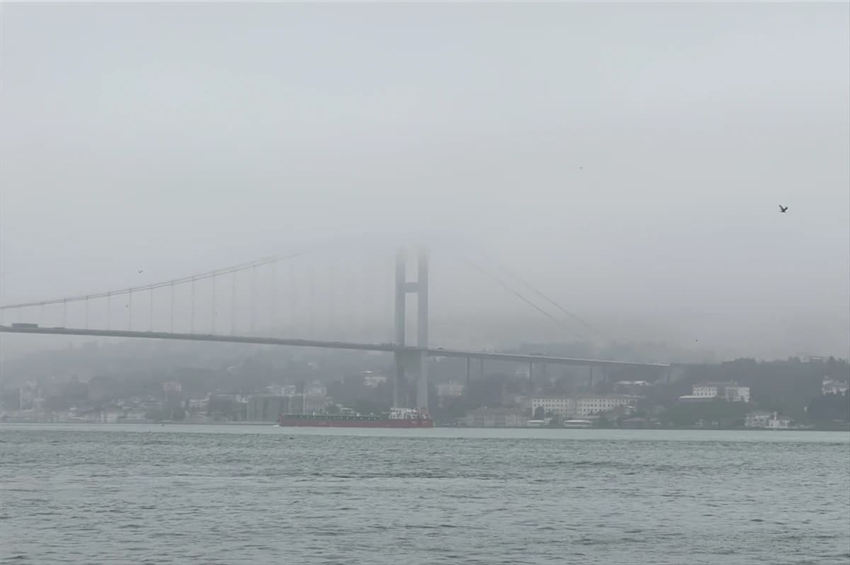 İstanbul'da sabah saatlerinde sis etkili oluyor