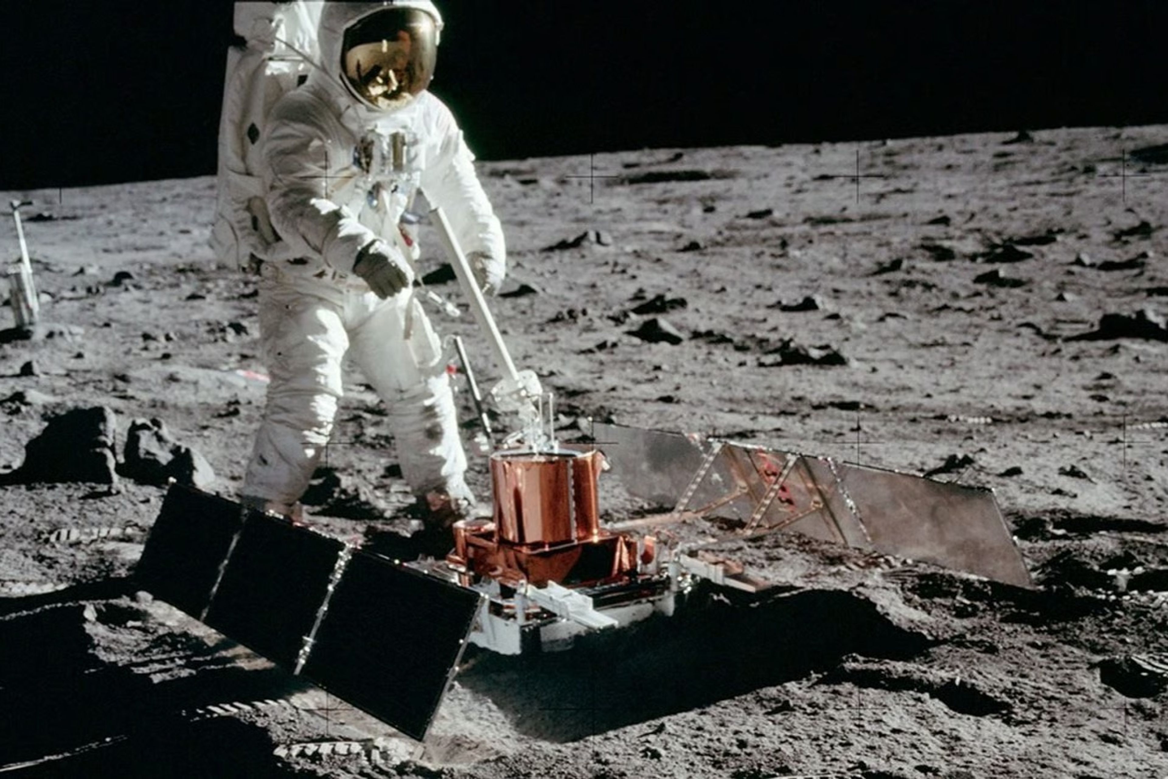 NASA, Ay’da ilk kontrollü yangın deneyine hazırlanıyor