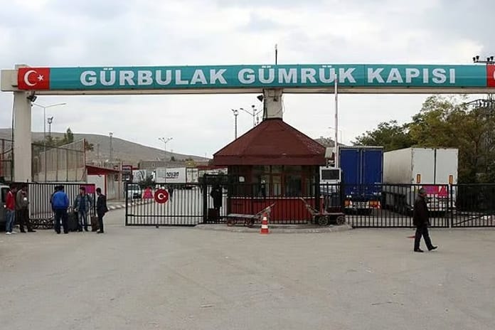 Türkiye ile İran arasındaki gümrük kapılarında günübirlik yolcu geçişleri durduruldu