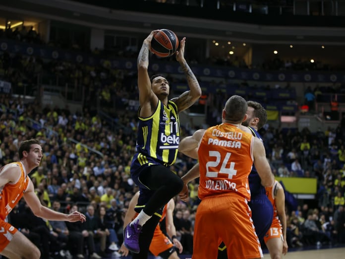 Basketbolda Avrupa mesaisi: Fenerbahçe play-off yolunda gülerken Anadolu Efes play-in şansını zora soktu
