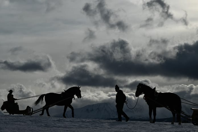 El emeği göz nuru kızaklar ve işlemeler