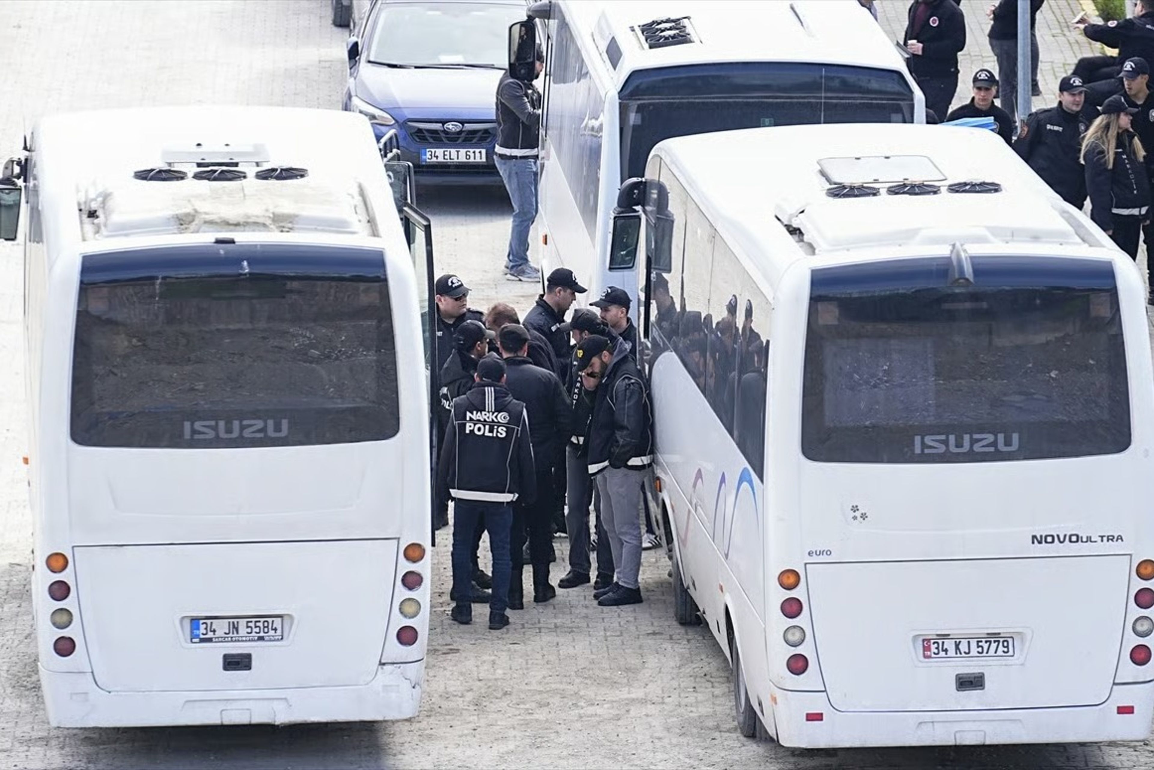 Uyuşturucu soruşturmasında yeni gelişme! 4 tutuklama, 6 ünlü isme yurt dışı yasağı