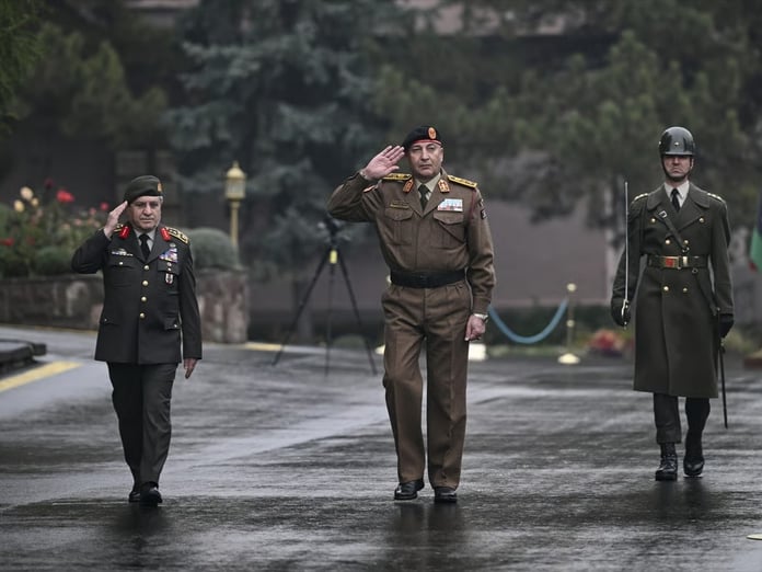 Libya Genelkurmay Başkanı'nı taşıyan uçak düştü