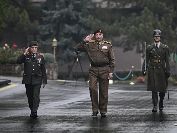 Libya Genelkurmay Başkanı'nı taşıyan uçak düştü