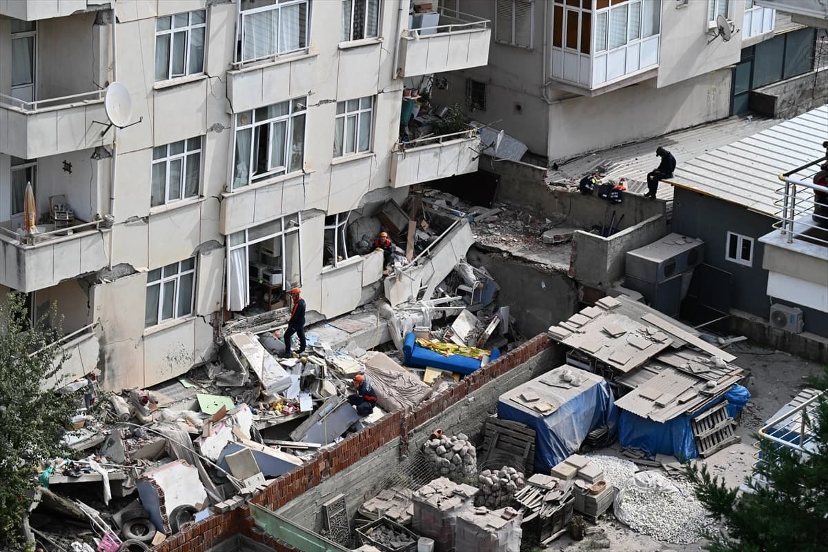 Maltepe'de çöken binanın mimarı ve şantiye şefi tutuklandı