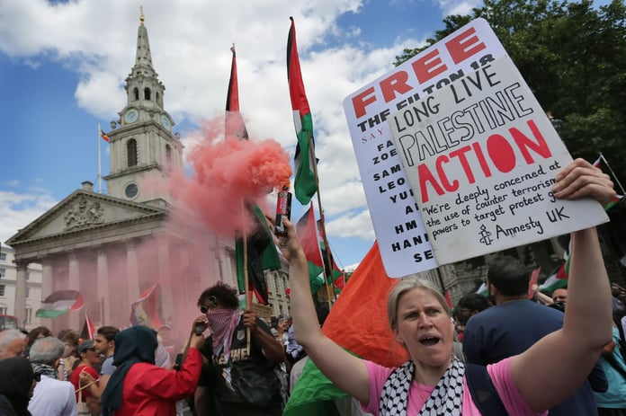 İrlandalı yazardan İngiltere hükümetine Filistin resti