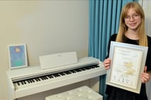 "Mutlak kulak" Aylin, uluslararası piyano yarışmasından birincilikle döndü