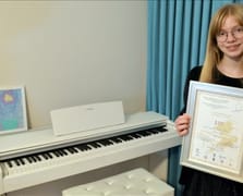 "Mutlak kulak" Aylin, uluslararası piyano yarışmasından birincilikle döndü