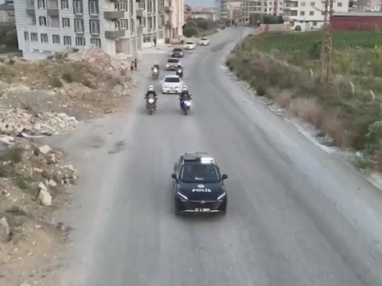 Babasını kaybeden polis kızına duygulandıran destek