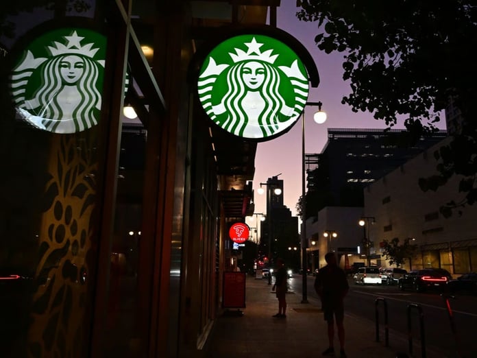 Starbucks Güney Kore’de kafe-ofis kuran müşterilere sınır koydu