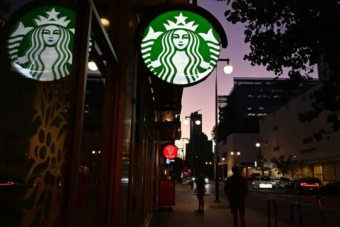Starbucks Güney Kore’de kafe-ofis kuran müşterilere sınır koydu