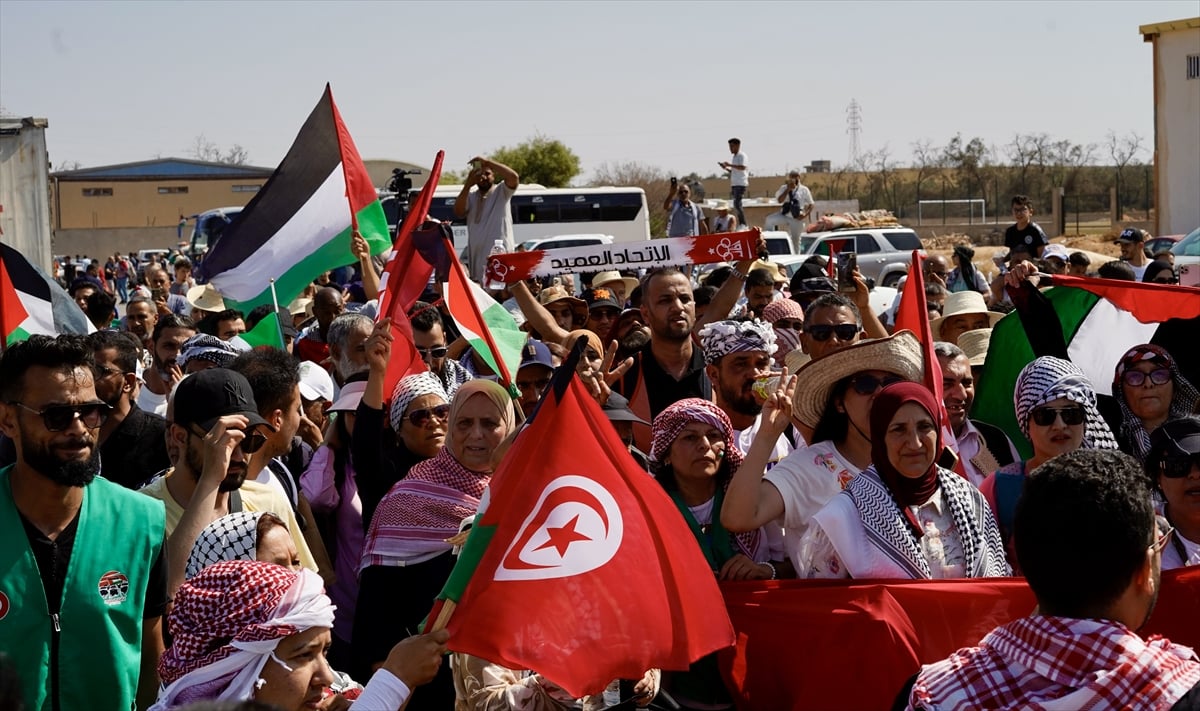 Gazze’ye doğru yola çıkan “Mağrib Direniş Konvoyu” Libya’daki ilk durağı Zaviye kentine ulaştı. (AA)